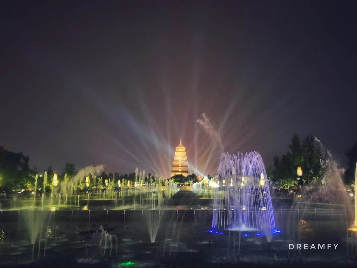 西安大雁塔喷泉夜景_摄影贴图天地_同程大学